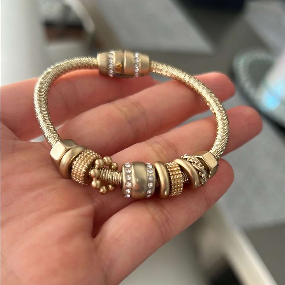 Gold beads magnetic clasp bangle